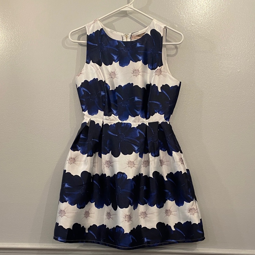 Forever 21 Navy and White Floral Casual Dress